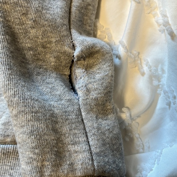 Bench grey hoodie - Picture 4 of 4